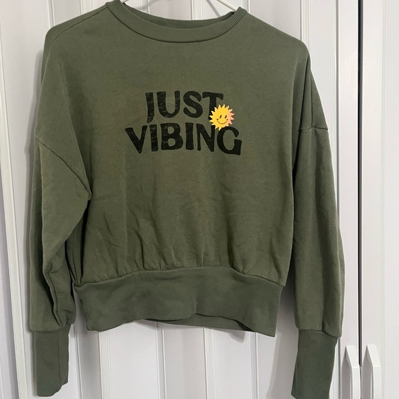 Old Navy Other - Old Navy preowned Teen XS loose fit green sweatshirt